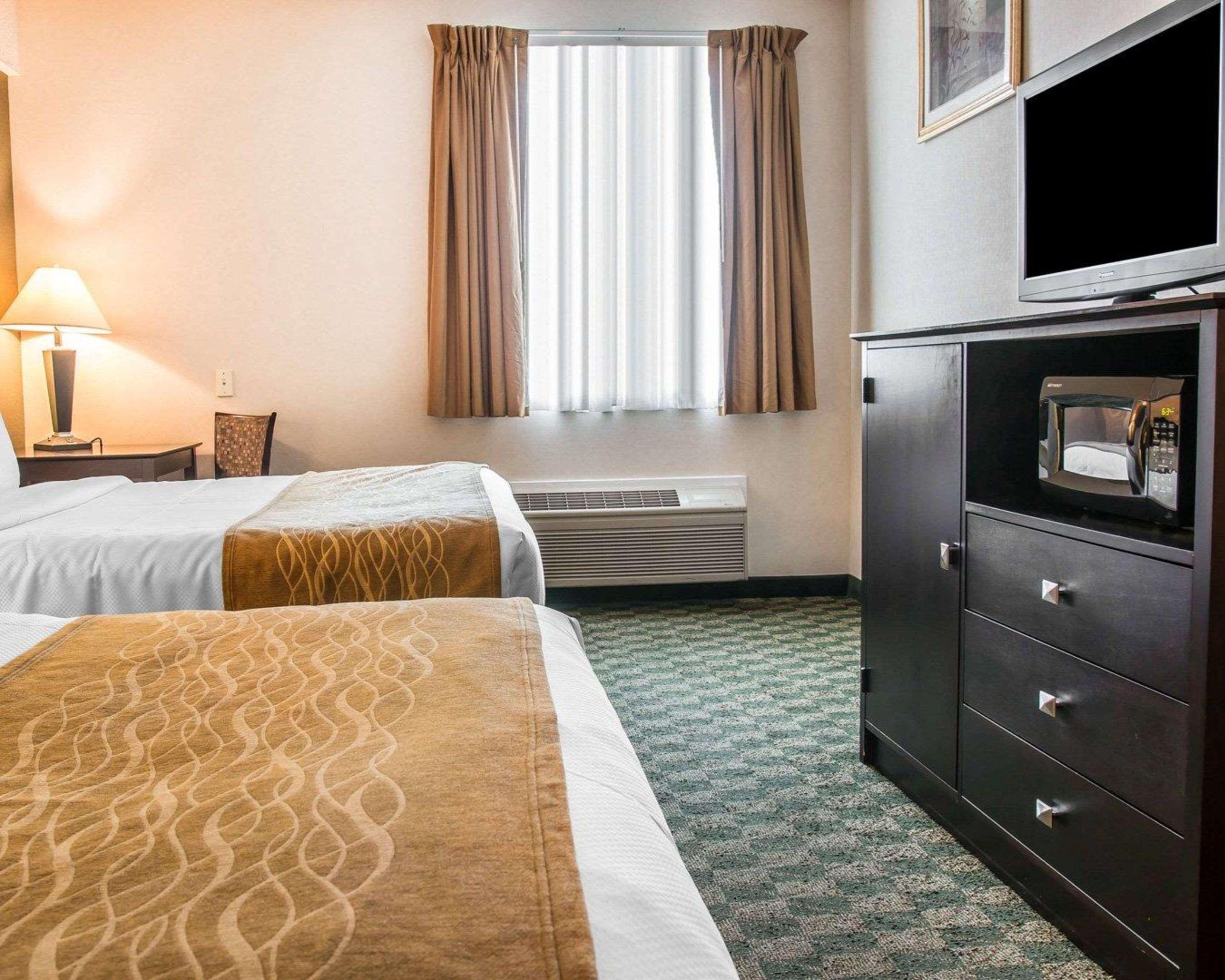 Comfort Inn Whitehall Near Michigan'S Adventure Exteriér fotografie