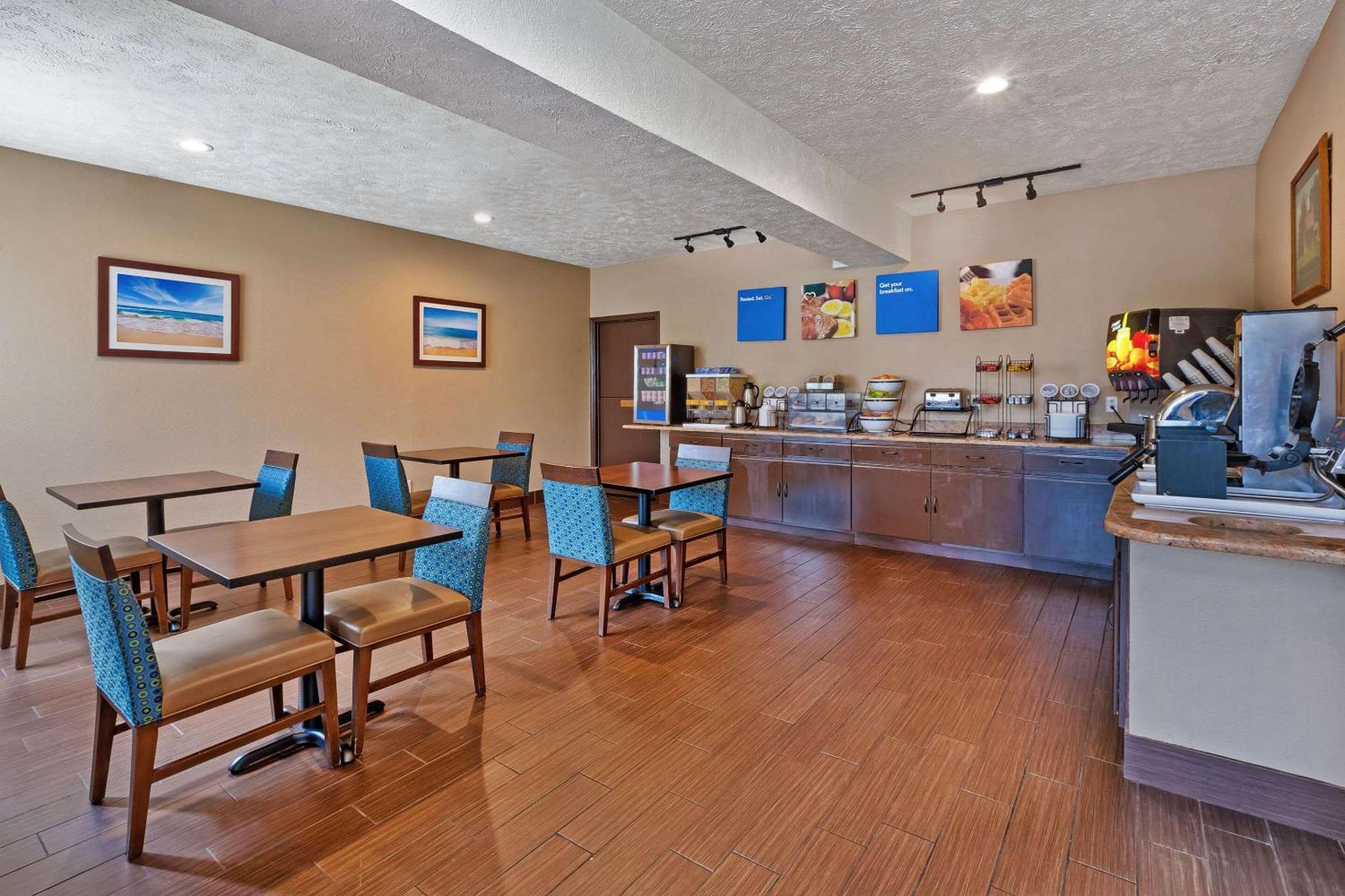 Comfort Inn Whitehall Near Michigan'S Adventure Exteriér fotografie