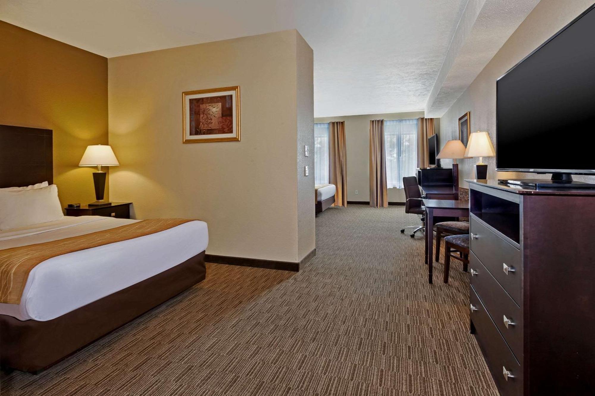 Comfort Inn Whitehall Near Michigan'S Adventure Exteriér fotografie