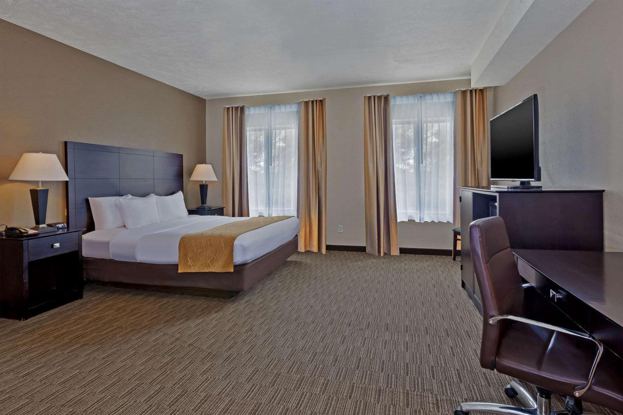 Comfort Inn Whitehall Near Michigan'S Adventure Exteriér fotografie