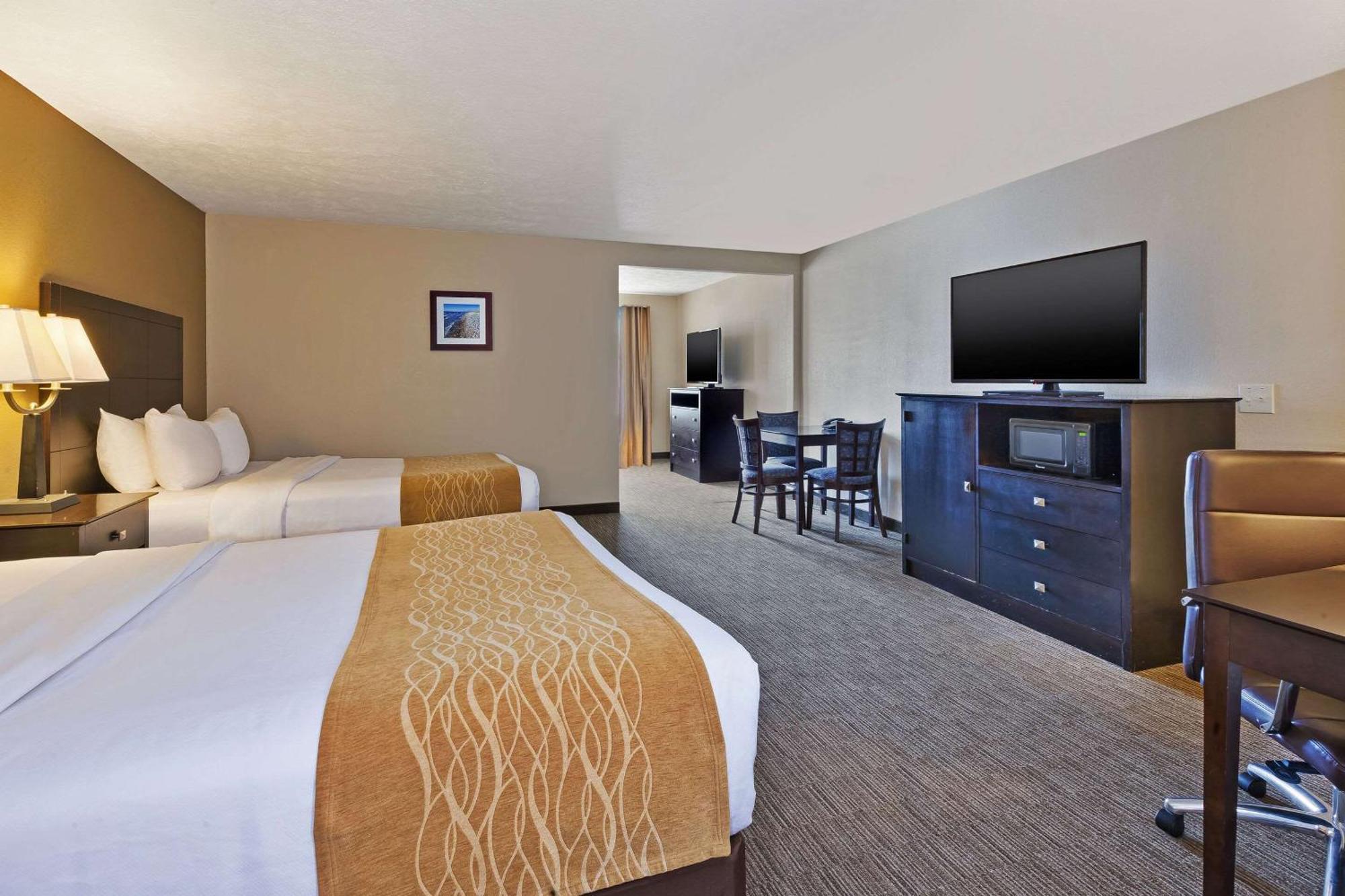 Comfort Inn Whitehall Near Michigan'S Adventure Exteriér fotografie